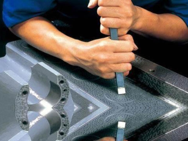 精密機(jī)床為什么需要刮研？人比機(jī)器還厲害?